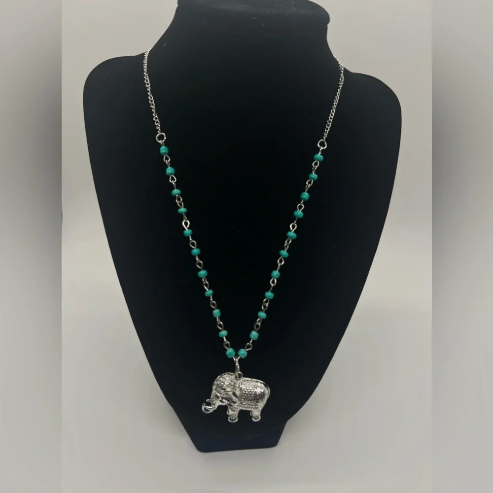 Silver-Tone Fashion Necklace Elephant Pendant‎ Acrylic Turquoise Colored Beads